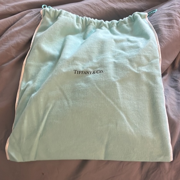 Authentic Tiffany gift box with duffle bag included - Picture 2 of 5